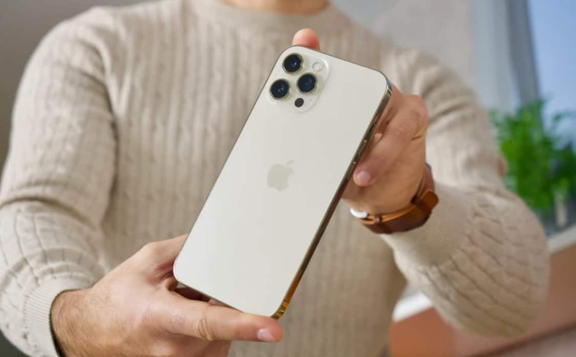 Iphone 12 Pro Max  màu trắng sang trọng